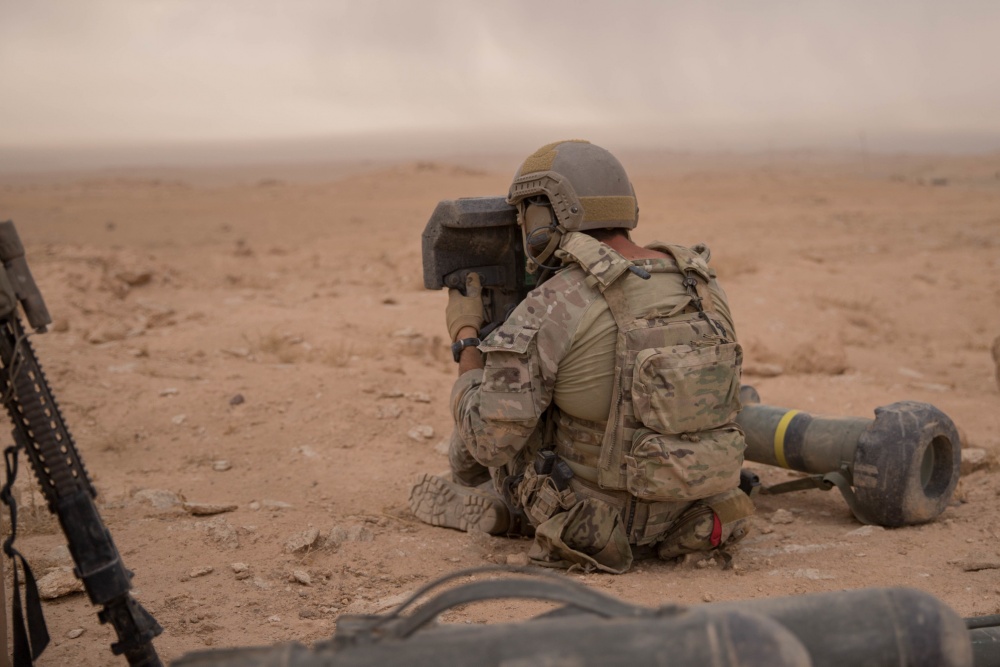 Special Forces (United States Army) soldier using the Javelin CLU to spot ISIL targets in Syria / turkish offensive