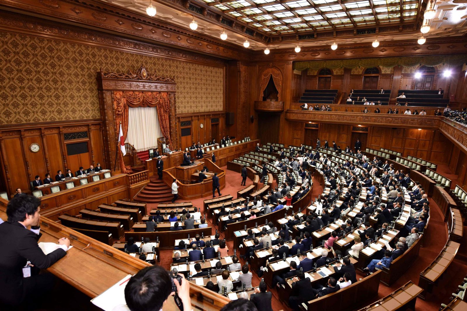 The new government has. Парламент Японии 1947. Органы власти Японии. Кабинет министров Японии. Законодательная власть Японии.