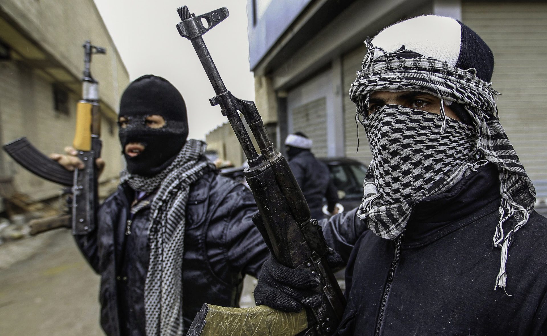 Syrian soldiers, who have defected to join the Free Syrian Army, hold up their rifles as they secure a street in Saqba, in Damascus suburbs, in this January 27, 2012 / Syrian peace