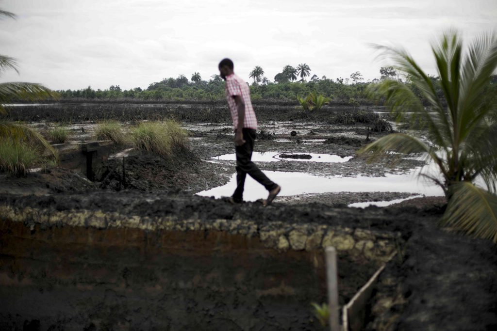 Kegbara- dere community oil spill, Ogoniland, Nigeria / Africa