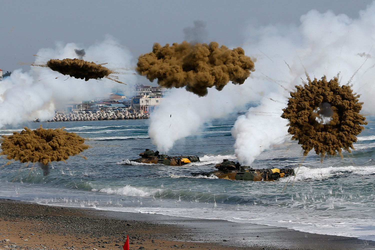 int_south_korea_us_military_drills_0331