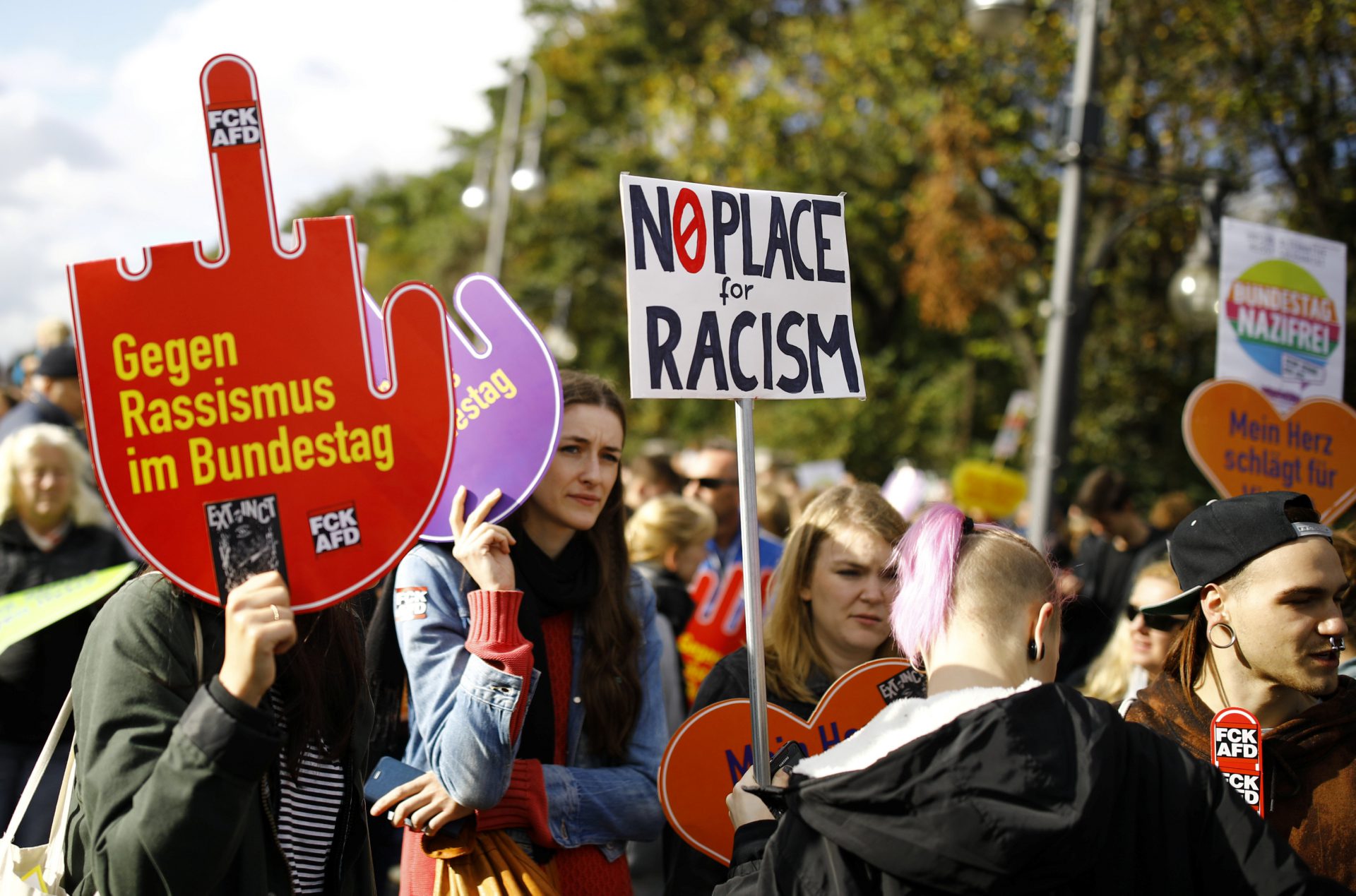 29587885_2017-10-27T145005Z_1650672925_RC1A51A3FEA0_RTRMADP_3_GERMANY-POLITICS-RESISTANCE