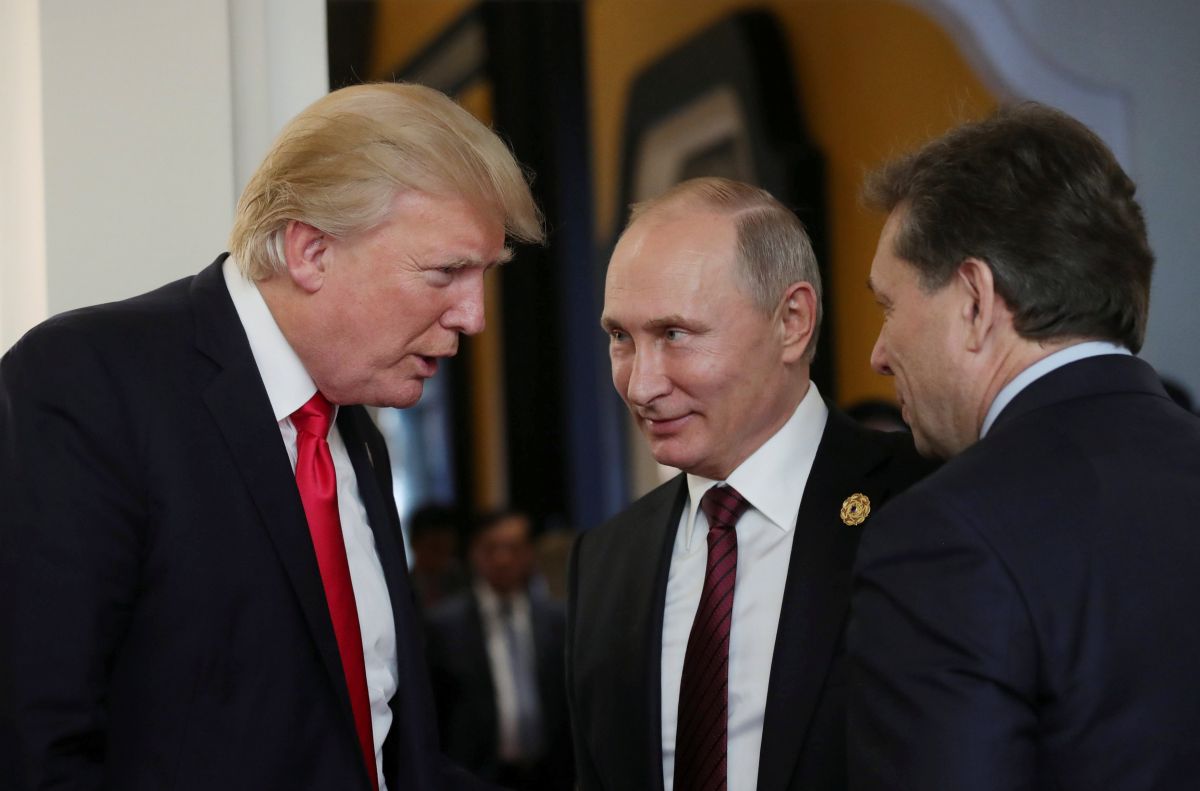U.S. President Donald Trump and Russian President Vladimir Putin talk during a break in a session of the APEC summit in Danang