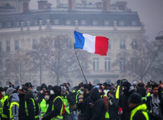 France’s farmers union to join yellow vests for third weekend of protests