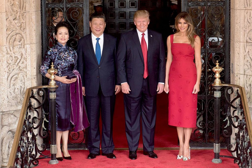 President Donald Trump and First Lady Melania Trump pose for a photo with Chinese President Xi Jingping and his wife, Mrs. Peng Liyuan / US-China trade deal