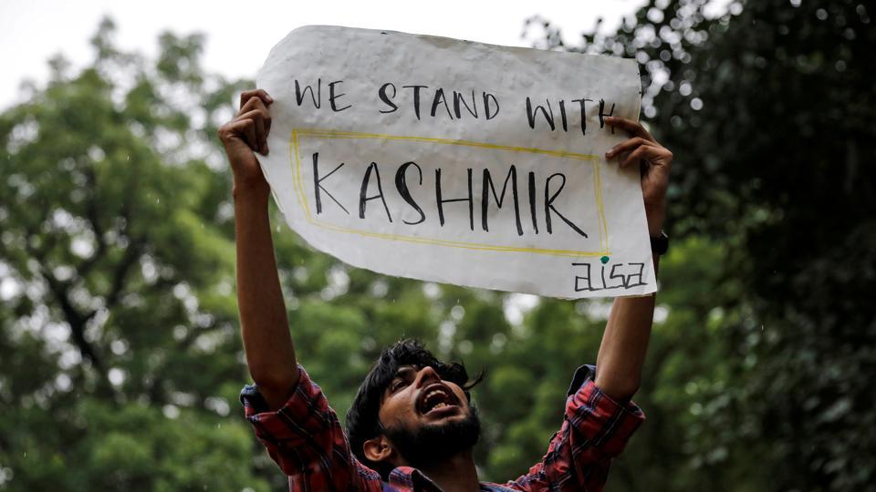 Tensions high in Jammu & Kashmir after Indian government revokes ...