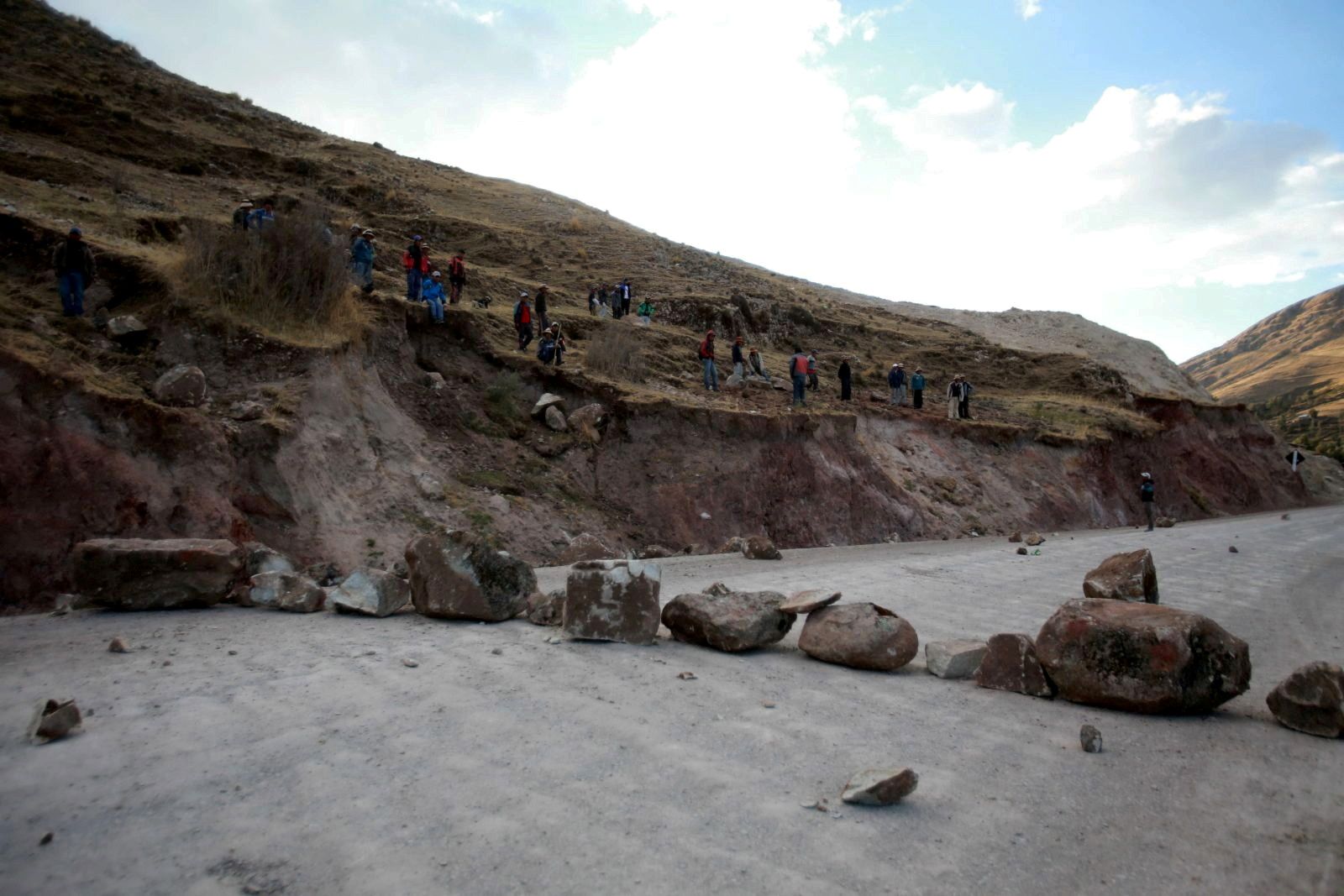 Peru mine protests resume